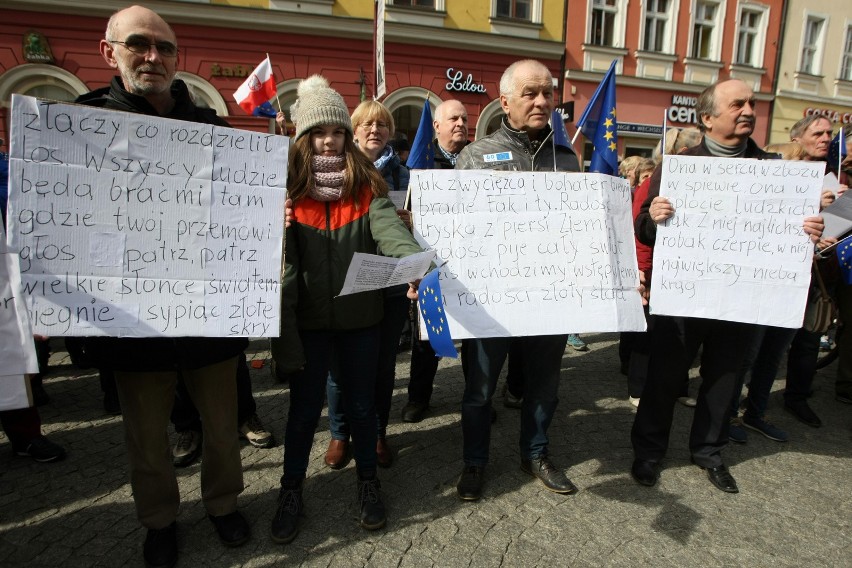 Mieszkańcy Wrocławia odśpiewali "Odę do radości"