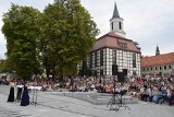 Niedzielny koncert przed filharmonią zgromadził tłumy słuchaczy. Wystąpili fleciści [ZDJĘCIA]