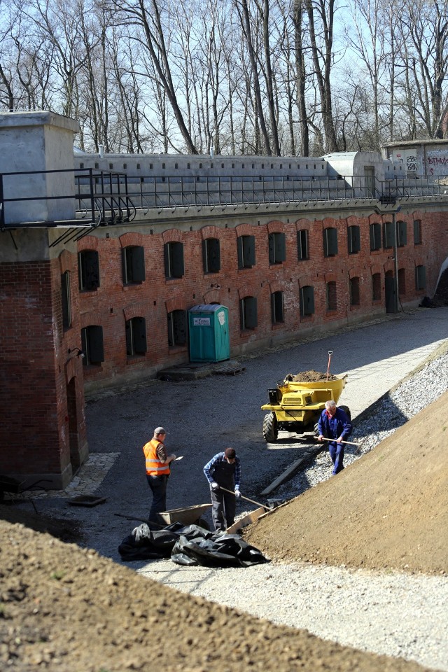 28.03.2017 krakow  fort 52a - lapianka, jugowice, remont fortu, nz fot. andrzej banas / polska press