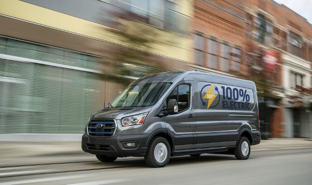 Ford. E-Transit Dilerzy Forda w Polsce rozpoczęli przyjmowanie zamówień na pierwszy w pełni elektryczny samochód dostawczy w historii marki – E-Transit. Fot. Ford