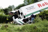 Wypadek w Tenczynie na zakopiance. Tir zderzył się z autobusem pełnym dzieci [ZDJĘCIA]