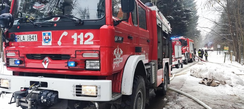 Strażacy walczyli z pożarem budynku gospodarczego w miejscowości Husów w powiecie łańcuckim [ZDJĘCIA]