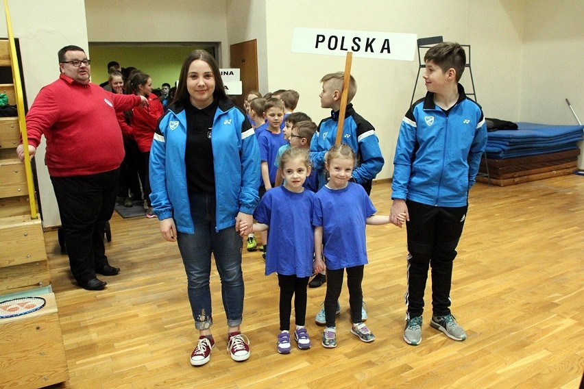 Wzruszające otwarcie badmintonowego Pucharu Gór Świętokrzyskich w Suchedniowie będącego memoriałem nieżyjącego Stefana Pawlukiewicza