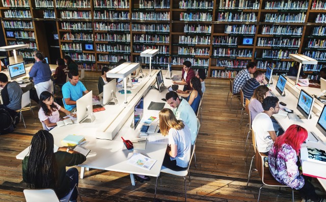 Bibliotekarze po szkoleniach będą wprowadzali dzieci i młodzież w cyfrowy świat.