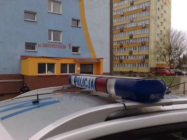 Do tragicznego zdarzenia doszło w wieżowcu przy ul. Dąbrowszczaków.