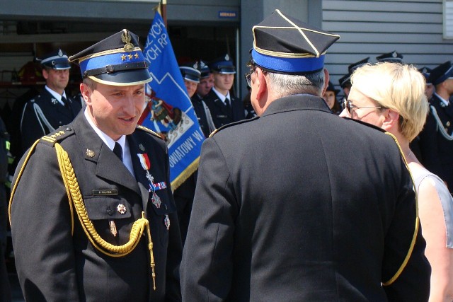Piot Filipek (z lewej), to już zastępca Małopolskiego Komendanta Wojewódzkiego Państwowej Straży Pożarnej Marka Bębenka (z prawej)