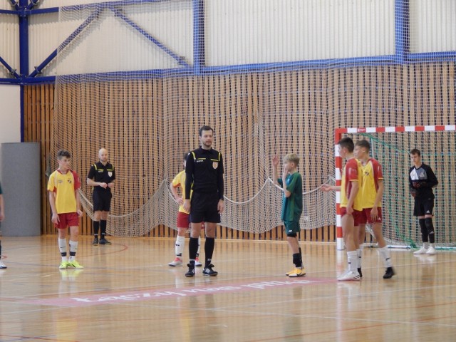 We-Met SMS Słupsk (żółto czerwone stroje) zajął 2. miejsce i grać będzie dalej w rozgrywkach o mistrzostwo Polski.