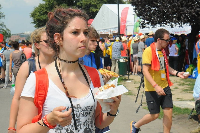 Zagraniczni pielgrzymi najchętniej jedzą frytki, pizzę i...