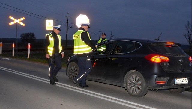 Policyjna akcja "Bezpieczny Przejazd" w Tarnobrzegu i Jadachach, po  tragediach z ostatnich dni (ZDJĘCIA) | Echo Dnia Podkarpackie