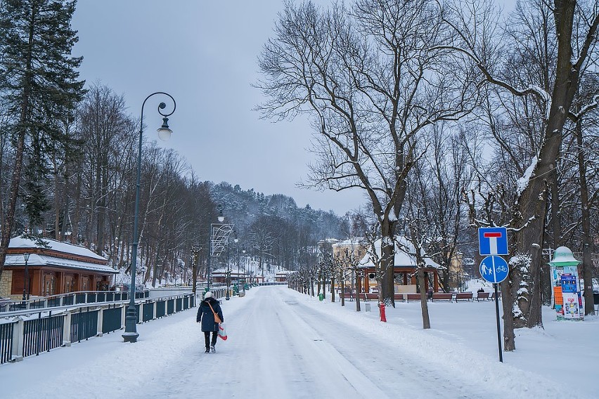 Krynica pełna śniegu i turystów                