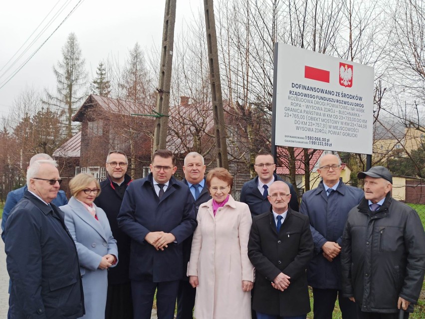 Wysowa-Zdrój. Wojewoda dokonał otwarcia nowego mostu na drodze, która łączy Polskę ze Słowacją. Zobacz wideo i zdjęcia