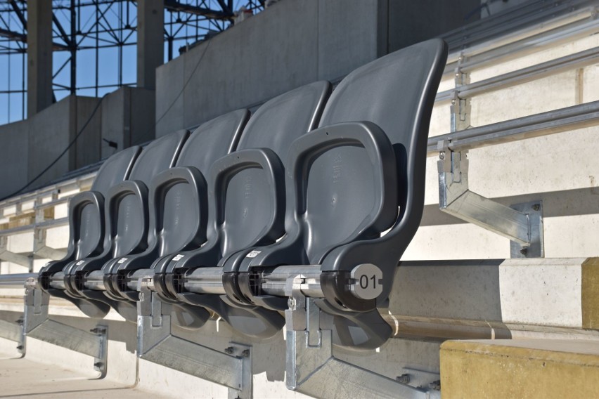 Stadion w Szczecinie: Są już nowe krzesełka. Zobacz, jak wyglądają! ZDJĘCIA