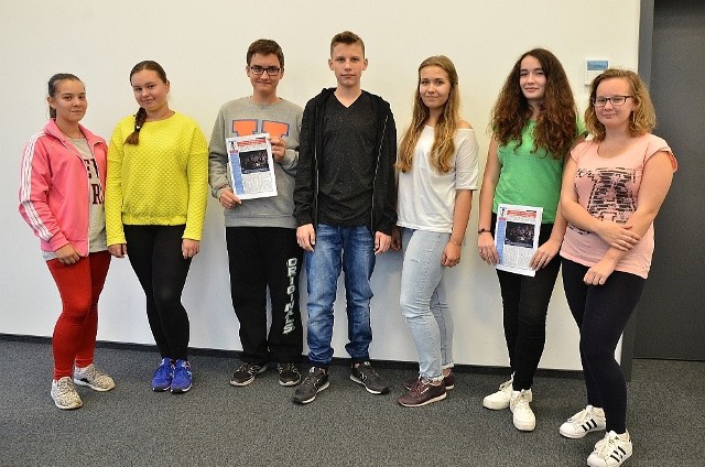 Grupa gimnazjalistów z Kozienic i Garbatki uczestniczy w warsztatach dziennikarskich w Kozienickim Domu Kultury.
