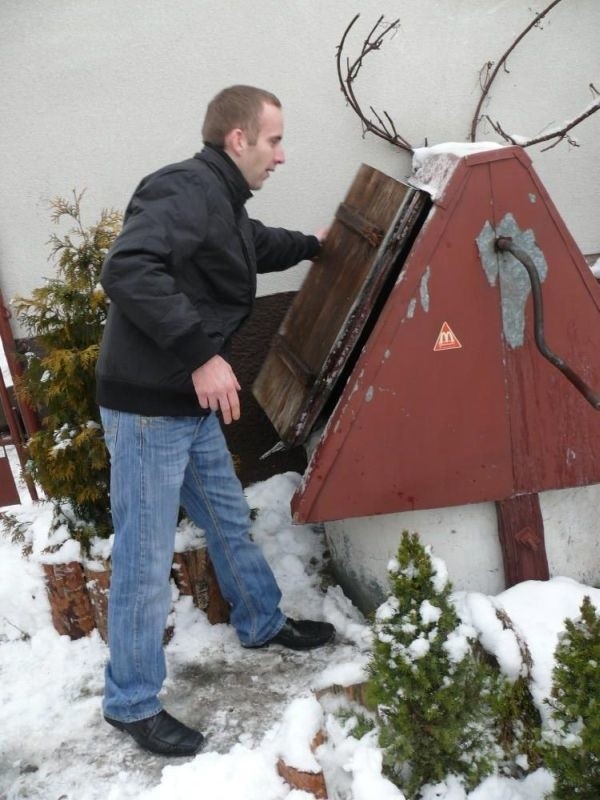 W wielu gospodarstwach wodę trzeba było nosić wiaderkami ze...