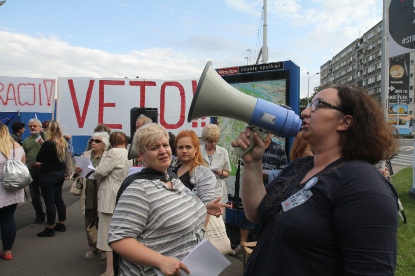 Pikieta pod siedzibą PiS we Wrocławiu