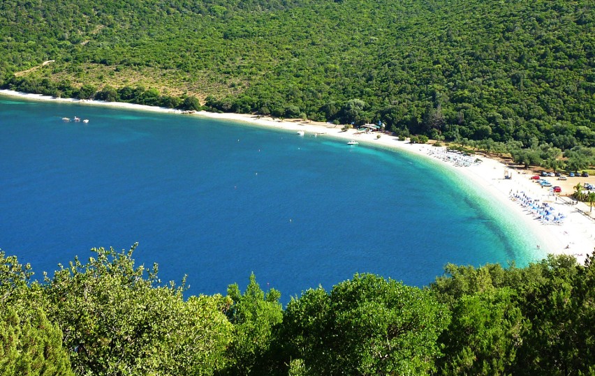 Myrtos to niejedyna wyjątkowo ładna plaża na wyspie...