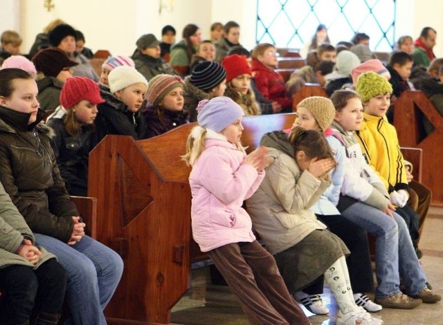 Dzieci z dwójki jako jedyne w regionie nie mają wolnego na rekolekcje. Chodzą na nie późnym popołudniem,