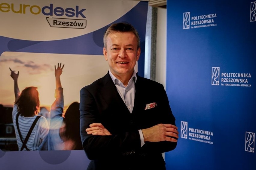 - Eurodesk to inicjatywa, która służy przede wszystkim...