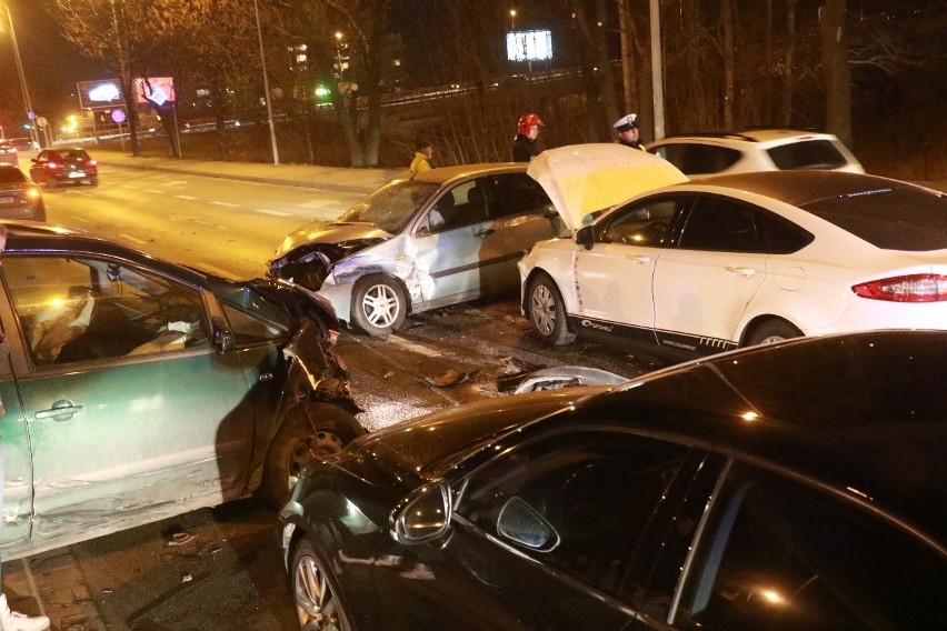 Ford jadący Strzegomską w stronę centrum, dosłownie...