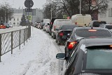 Atak zimy w Kielcach. Dramatyczne warunki na drogach, potężne korki. Zobacz zdjęcia
