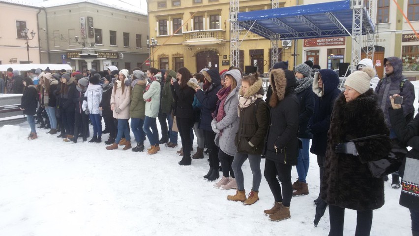 Polonez w wykonaniu maturzystów z Żywca