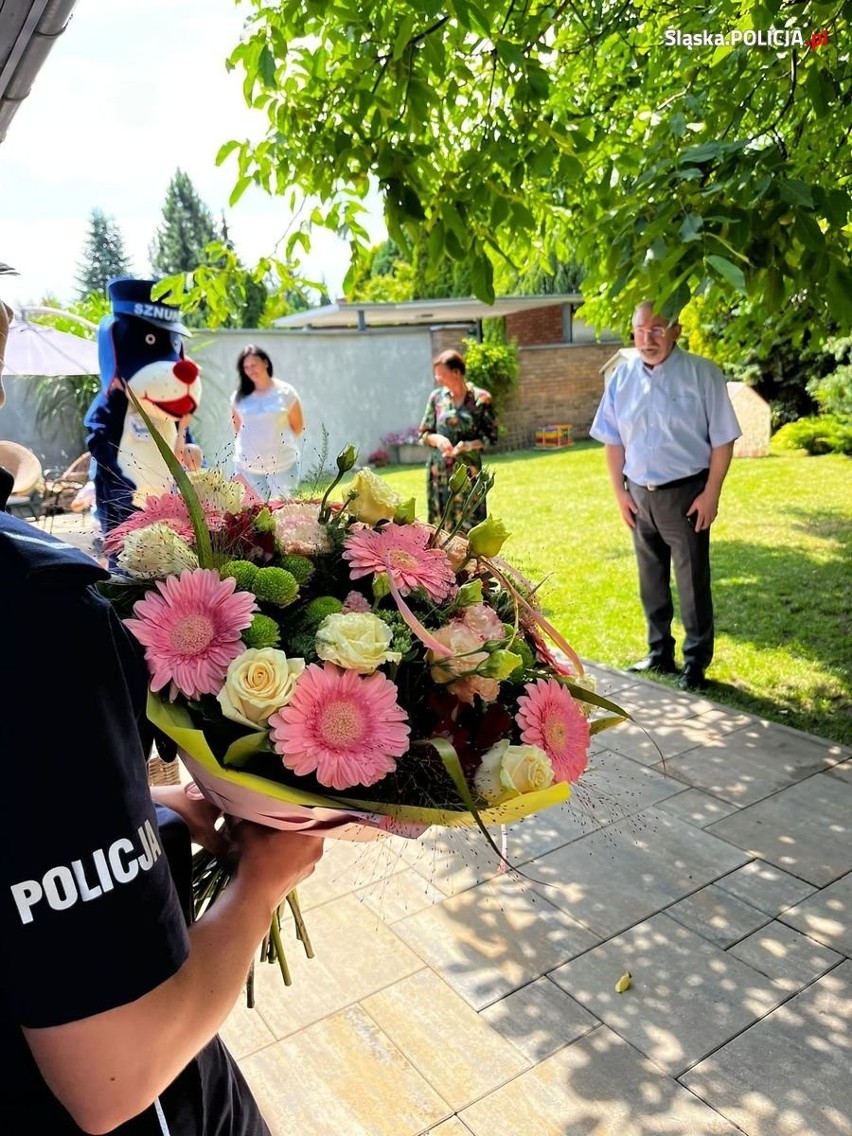 Otwarcie nowej placówki Domu Dziecka nr 5 w Katowicach z udziałem policjantów. Opiekę nad ośrodkiem sprawuje Komendant Wojewódzki Policji 