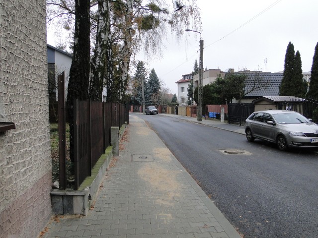 Na ulicy Kośnej w Radomiu zakończyła się już wymiana  kanalizacji, ale trzeba jeszcze położyć ostatnią warstwę asfaltu na jezdni.
