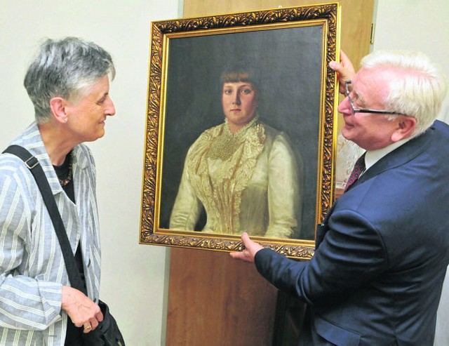 Portret Matyldy Richter przekazała Politechnice Łódzkiej praprawnuczka fabrykanta, Anna Maria Varisella-Hanasz