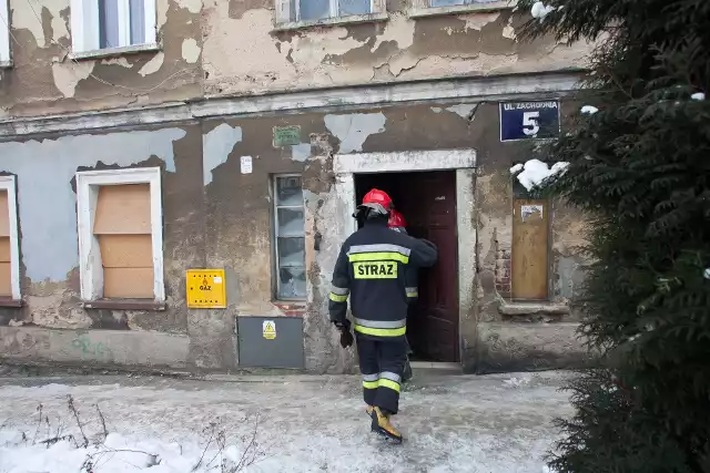 Dziś rano (3 maja) strażacy dostali zgłoszenie o pożarze mieszkania przy ul. Kombatantów w Bydgoszczy. Flash Info, odcinek 13 - najważniejsze informacje z Kujaw i Pomorza