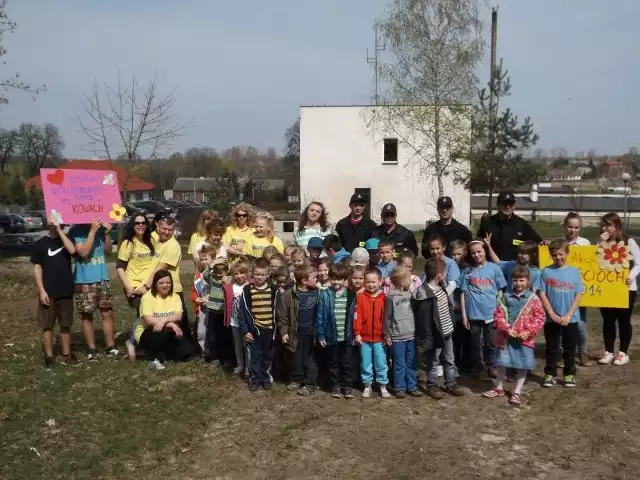 Wspólne wiosenne sprzątanie odyło się między innymi w Kowali.