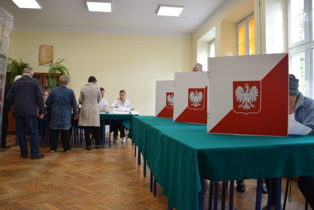 W okręgu wyborczym nr 15 do wzięcia jest 9 mandatów poselskich. Obejmuje on Tarnów oraz powiaty: tarnowski, brzeski, bocheński, wielicki i proszowicki.