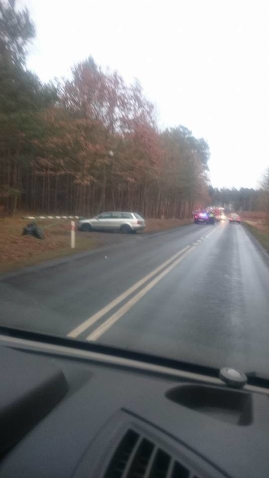 Za Nowogardem cysterna wpadła do rowu. Kierowca w szpitalu