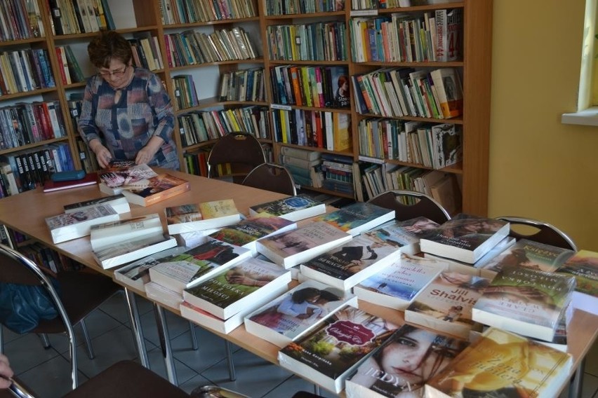 Nowe książki w bibliotece w Starym Czarnowie i Kołbaczu