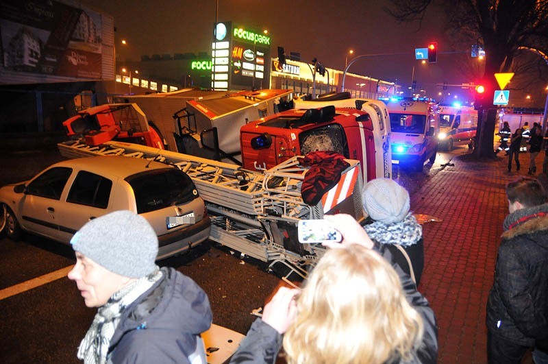 W czwartek około godziny 19.30 od ulicy Markwarta w stronę...