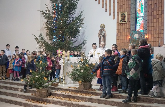 Urodzinowy tort dla Jezusa w parafii św. Piotra i Pawła w Łodzi