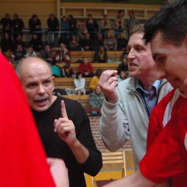 Wojciech Stępień (z prawej) i Arkadiusz Sawiczyński (z lewej) trenerzy 2007 roku.