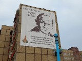 Odnowiony baner z wizerunkiem św. Jana Pawła II pojawił się w Sosnowcu. Zastąpił poprzedni, zniszczony, który zawisł w 1999 roku 