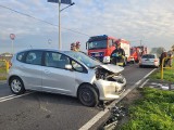 Zderzenie busa i samochodu osobowego w Kończewicach. Jedna osoba zabrana do szpitala