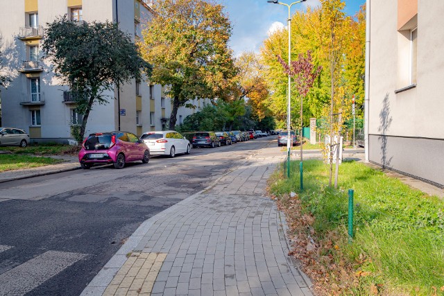 Ulica Dietla zostanie wyremontowana. Pojawią się nowe chodniki, jezdnia i miejsca do parkowania. Zobacz kolejne zdjęcia. Przesuń w prawo - wciśnij strzałkę lub przycisk NASTĘPNE