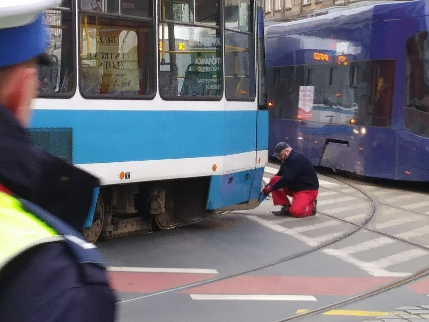 Paraliż w centrum. Zepsuty tramwaj zablokował skrzyżowanie