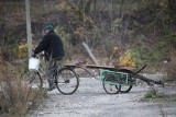 Złomiarze rozkradają pozostałości Cementowni Groszowice [video]