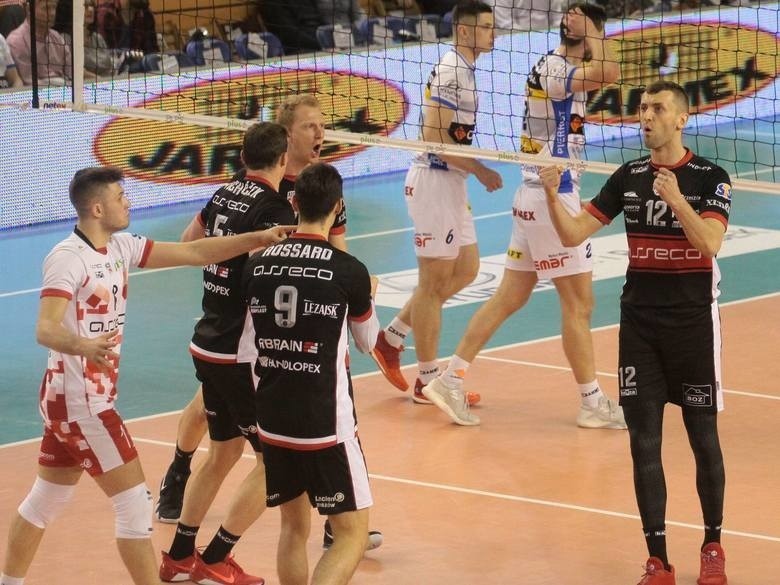 Asseco Resovia przegrywa w Radomiu z Cerrad Carnymi 0:3. Słaby mecz naszej drużyny. Dobra gra i zasłużona radość gospodarzy