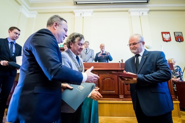 Medale otrzymali:Zdzisław Tylicki - Zdzisław Tylicki - jeden z inicjatorów rekonstrukcji fontanny Potop, obecnie działa aktywnie na rzecz bydgoskich seniorów. Przez 31. lat pracował w przemyśle rowerowym, przeszedł wszystkie szczeble kariery zawodowej od lakiernika do dyrektora handlowego, Prezesa największej spółki Handlowej Z.R. Romet w Bydgoszczy.