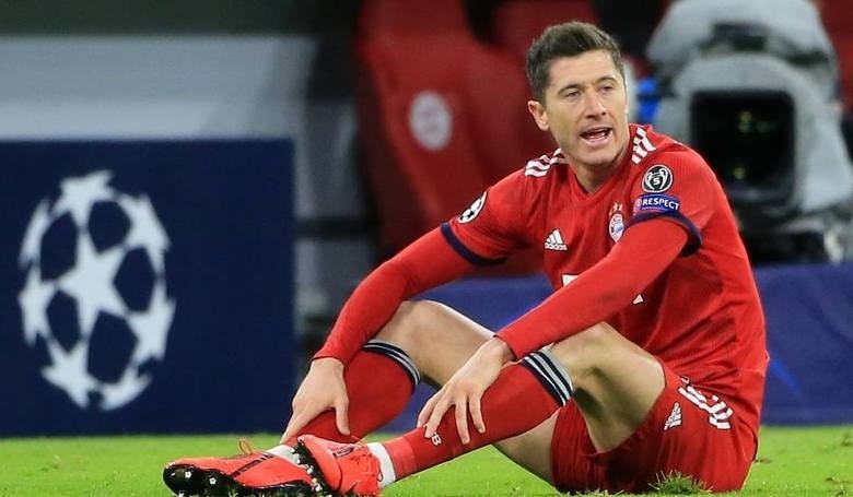 Na zdjęciu: Robert Lewandowski. Mecz FC Nuernberg - Bayern...