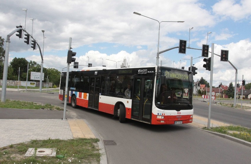 MZDiK Radom. Autobusy nie mieszczą się na zakręcie nowej ulicy Młodzianowskiej 
