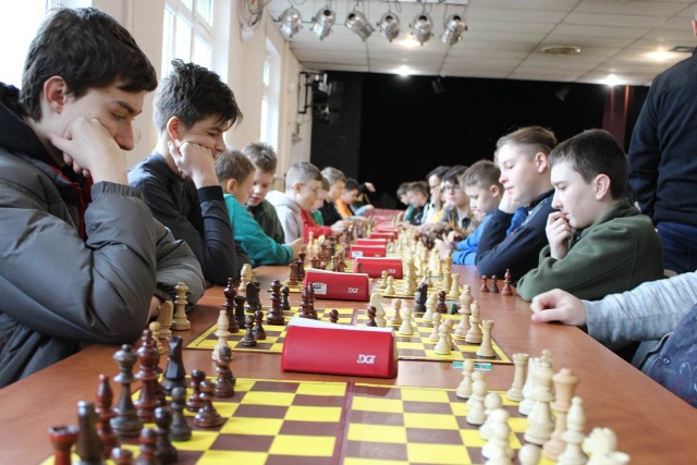 „Turniej Szachowy w rocznicę bitwy pod Małogoszczem 1863 Roku" - w ramach 13. Grand Prix Gór Świętokrzyskich. W zawodach brało udział 80 szachistów.