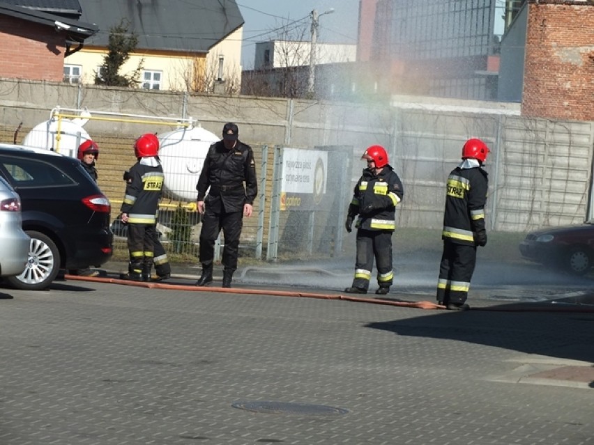 Wyciek z butli z gazem w Bełchatowie. Sparaliżowane centrum miasta [ZDJĘCIA]