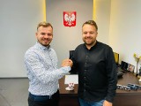 Łukasz Kowalski, czyli ostrowiecki DJ Trey Vinter dołączył do Ruchu Marka Materka, prezydenta Starachowic  