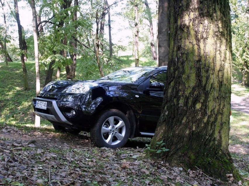 Renault Koleos, który do salonów w Europie trafił w 2008...