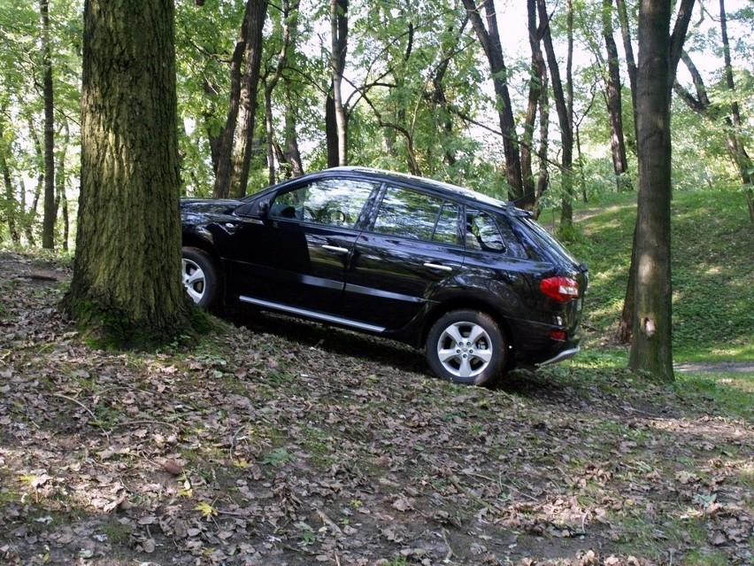 Renault Koleos, który do salonów w Europie trafił w 2008...